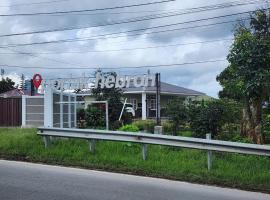 Porlak Hebron Family Homestay Silangit, apartmán v destinaci Siborongborong