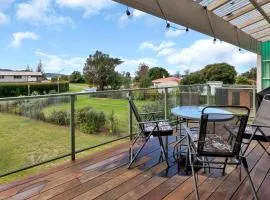 Patsy Cottage - A Charming 1960s Kiwi Bach near Kaitaia