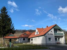 Villa Rondine Vendégház Tilaj, hostal o pensión en Tilajújhegy