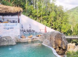 Lotus Premium Lodge - Lotus Group Tours, hotel v destinaci Ha Giang