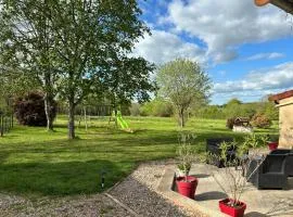 Maison avec grand jardin clos en forêt de Tronçais