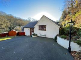 Daisy Cottage - Cosy 2 bed home, hotel with parking in Berrynarbor