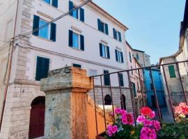 Palazzo Palloni: Piano Nobile, apartment in Sorano