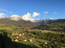 Grand Gites 6 personnes Uriage Chamrousse Grenoble, hotel in Revel