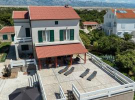 Apartment Kosljun with pool, Hotel in Košljun