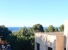 BLEU CASSIS-VINTAGE -3 Ch- Magnifique vue mer- Parking gratuit et Jardin, appartement à Cassis