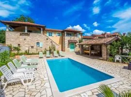 Villa Sandi, mediterranean Villa with pool and jacuzzi