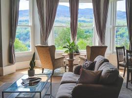 Luxury Cader views with en suite, hotel with parking in Dolgellau