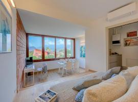 The Stylish Flat 900m from Cerro Beach - Happy Rentals, hotel di Laveno