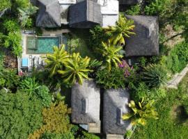 Brahmanhut - Eco Hut experience in harmony with nature, wellbeing and spirit, hotel v destinaci Bain Boeuf