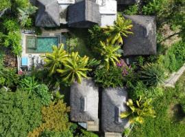 Brahmanhut - Eco Hut experience in harmony with nature, wellbeing and spirit, hótel í Bain Boeuf