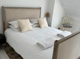 The Whitstable cottage, hotel sa Kent