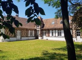 Belle demeure Picarde avec son Parc de 5000m2, hotel di Le Ployron