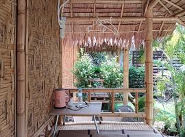 Bamboo homestay at samroiyot แคมป์ในบ้านพักริมเล