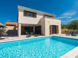 Villa Meadow with swimming pool