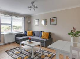 Homely 1-Bed Apartment in Harlow - Free Parking by HP Accommodation, hotelli kohteessa Harlow