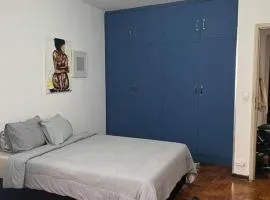 quarto espaçoso no centro