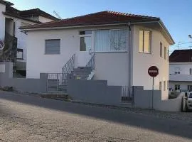 Casa do Meio R/C