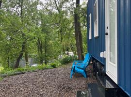 The Overlook Tiny Home, hotel in Elizabethtown
