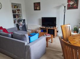 Duplex flat in Cirencester town centre,free paking and wifi, hotel em Cirencester