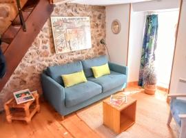 "L'Atelier de Pierre" Gîte Atypique, готель у місті Saint-Cyr