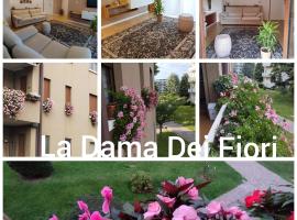 La Dama dei Fiori、ヴィメルカーテの駐車場付きホテル