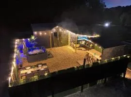 The Lodge at The Outside Inn