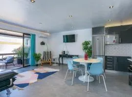 Ocean and Sunset 2nd line beach upscale flat AC