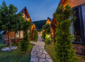 Karaöz Sapphire Bungalows, hotel berdekatan Water Island, Kumluca