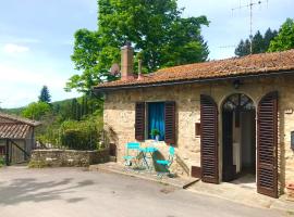 Spacious house with private garden in Chianti, hotel a Lucolena in Chianti
