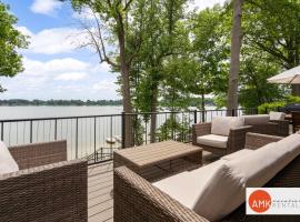 Fennville에 위치한 호텔 The Glistening Grape - Lakeside Getaway