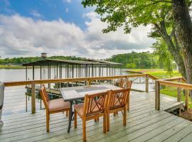 Waterfront Home on Lake Hamilton with Dock Access!, hotel in Royal