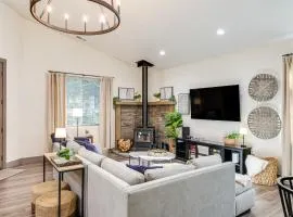 Game Room and Patio Picturesque Home in Sonora
