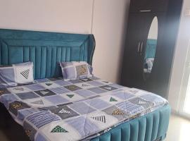 2Bhk fully furnished flat., apartmán v destinaci Ghaziabád