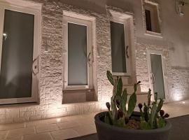 MÃE Apulian Rooms: Grottaglie'de bir jakuzili otel