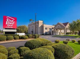 Red Roof Inn & Suites Albany, GA, отель в городе Олбани, рядом находится Парк аттракционов All American