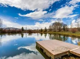 Riverfront Cabin, 4 Mi to Granby Ranch