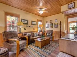 Riverfront Cabin, 4 Mi to Granby Ranch