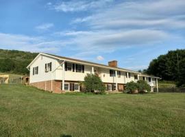 Perfect for large groups and events, casa o chalet en Coudersport