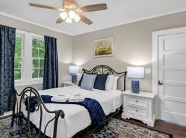 Blue Bungalow 2BR1BA Lexington, bungalov v destinaci Lexington