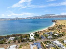 Getaway Hideaway-close to beach Sleeps-8, hotel di South Arm