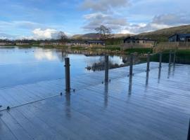 Luxurious and Peaceful Lakeside House, Clitheroe, hotell i Clitheroe