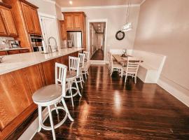 Buffalo Creek Loft Downtown, cottage sa Waxahachie