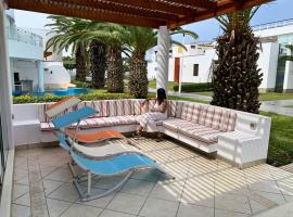 Casa entera con piscina y salida a la playa, hotel Chilcában