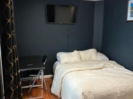 Fidelia Room C, Queen Bed minutes from EWR Airport, hotel din Irvington