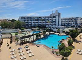 Corbeta 427 aircon and 3 pools, hotel in San Miguel de Abona