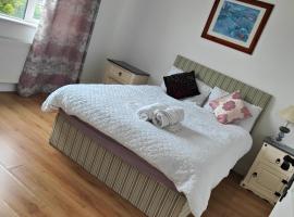 Town Center 3Room House free parking, hotel a Letterkenny