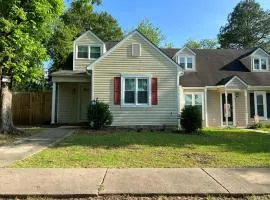 Cozy Entire Home 9 min from RAFB w Large Bedrooms