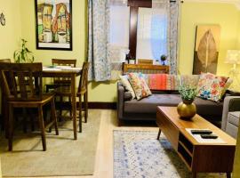 Cozy 2nd Floor Apartment With Private Entrance, khách sạn ở Chicopee