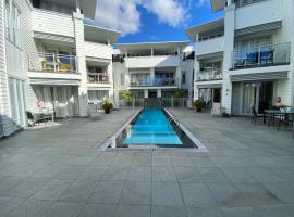 By the Sea, apartment in Paihia